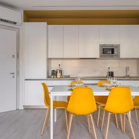 Yellow In Financial District 4 Pax Milano